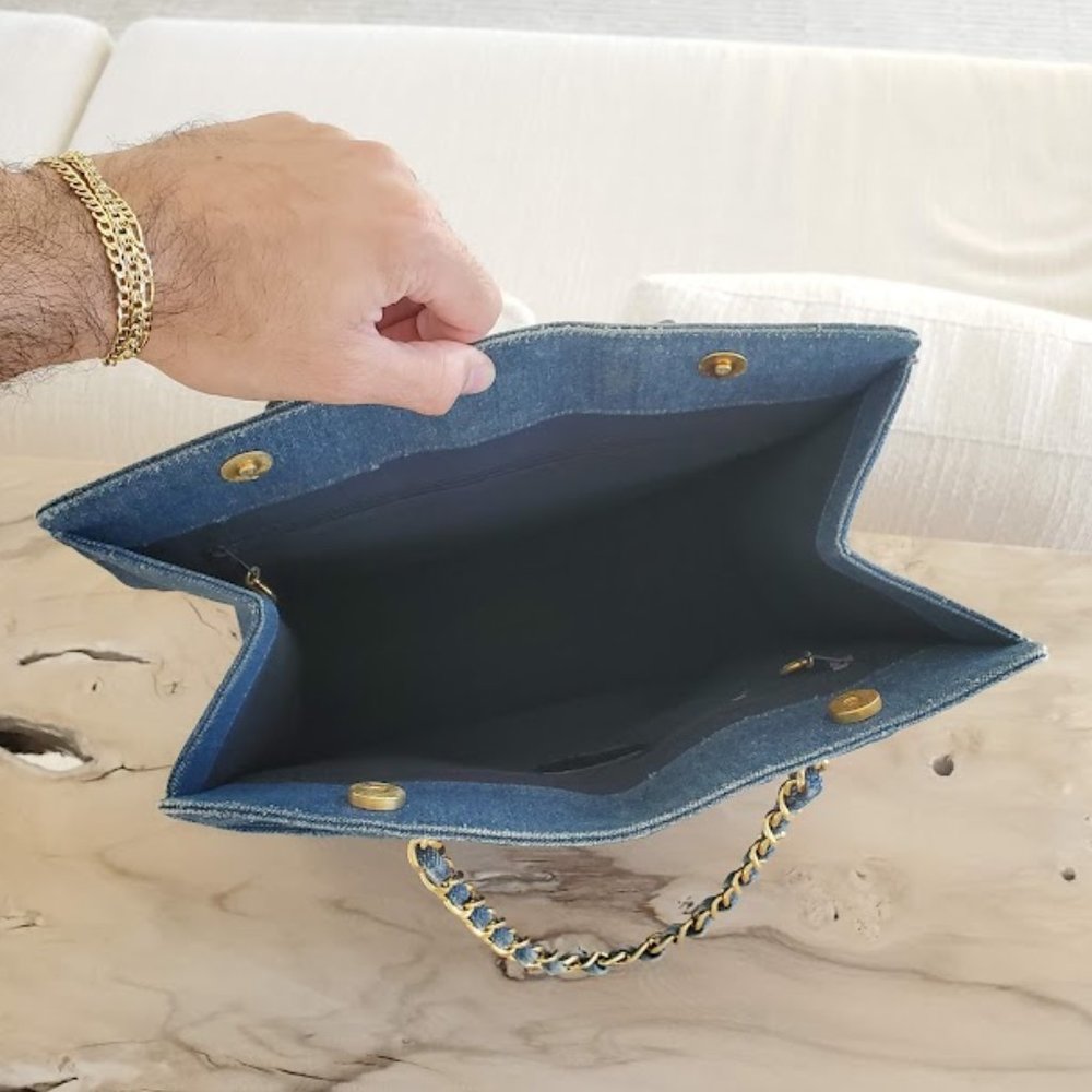 6.	Chanel Denim Tote Vintage 1990's - Picture 7 of 10